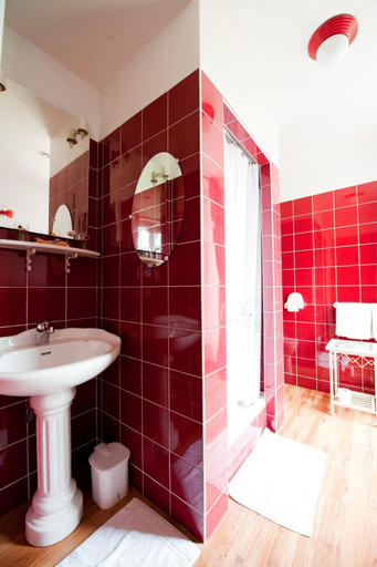 Bathroom 5, Le Domaine du Chêne Vert, Mayenne