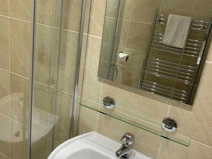 Bathroom 3, Waverley Inn, Highland
