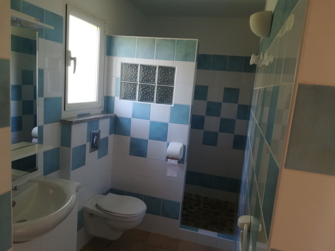 Bathroom 4, Résidence Marina Di A Testa, Corse-du-Sud