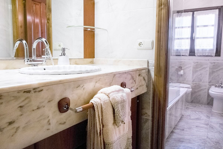 Bathroom 3, Casa Grau, Asturias