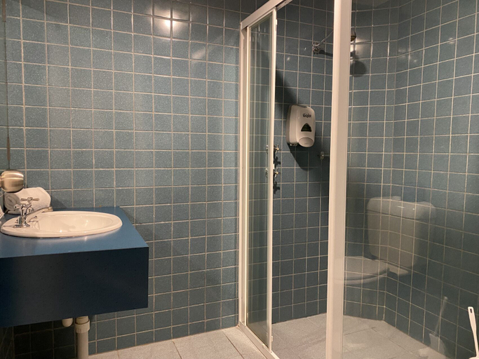 Bathroom 4, Hahndorf Old Mill Motel, Adelaide