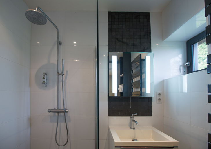 Bathroom 5, Le Petit Coq Aux Champs, Eure