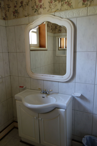 Bathroom 4, Islet Hotel, Jinja