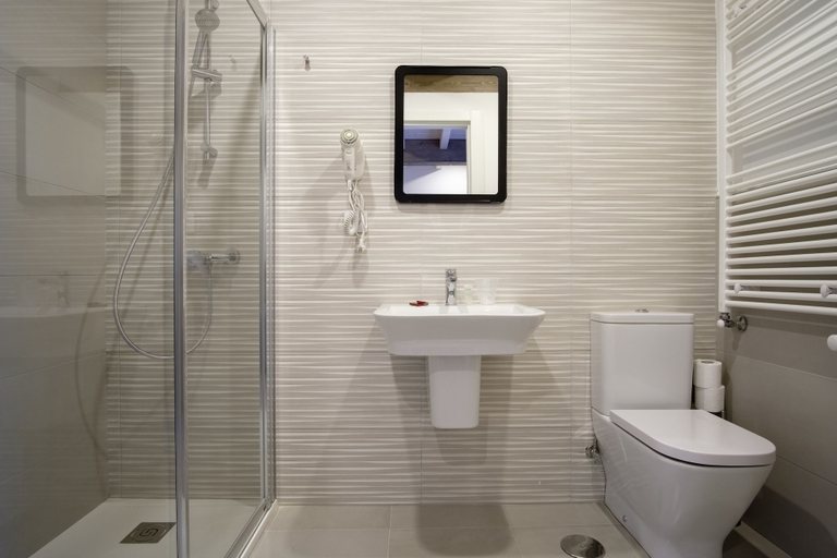 Bathroom, Pensión Domus Gallery, A Coruña