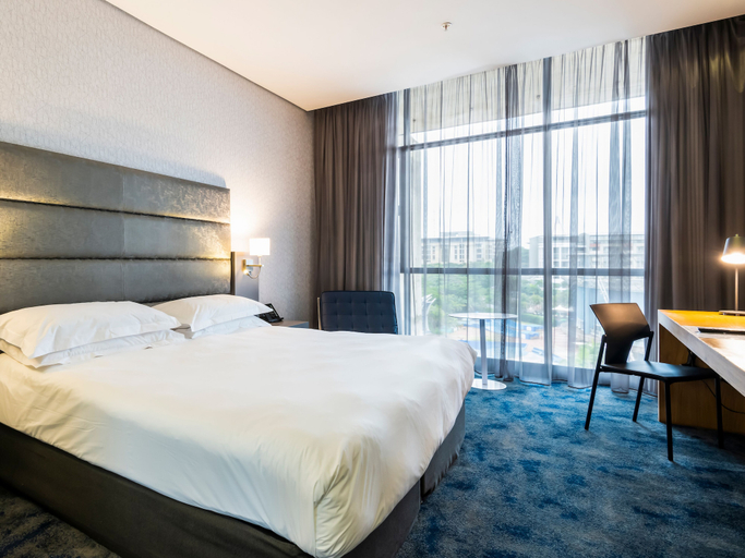 Bedroom 3, aha Gateway Hotel, eThekwini
