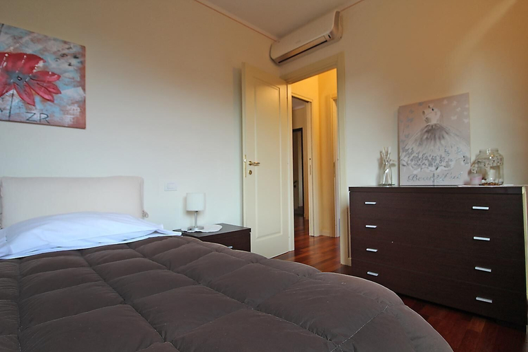 Room 4, Apartment Self, Brescia
