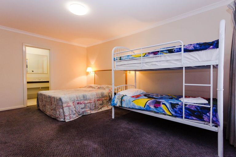 Bedroom 3, Sleepwell Motel, Albany