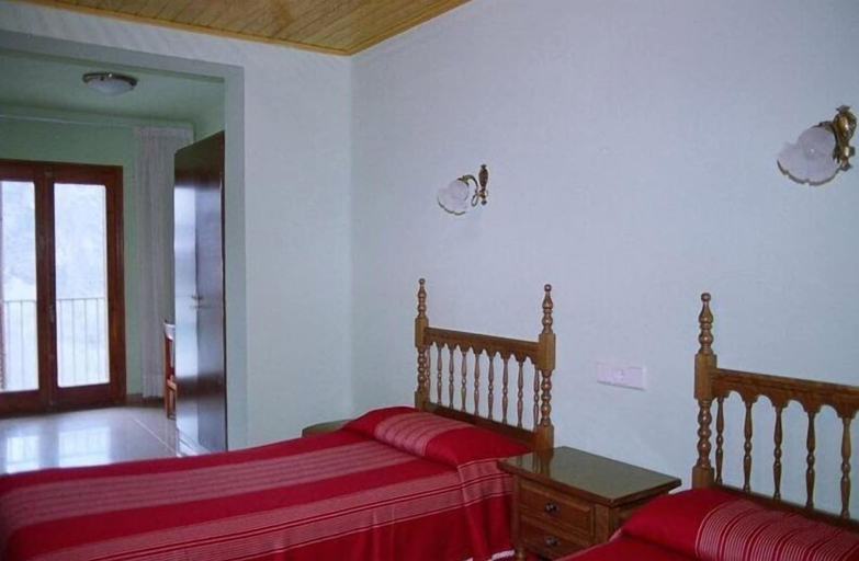 Bedroom 2, Hostal Fondevila, Lleida