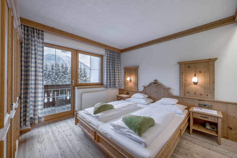 Bedroom 3, Hotel Fischer am See, Reutte