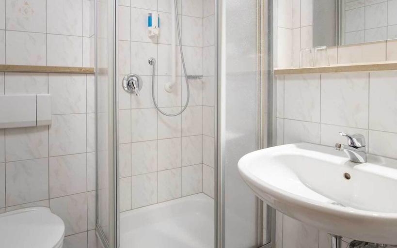 Bathroom 4, Hotel Gasthof Pockinger Hof, Passau