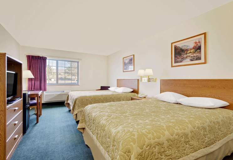 Bedroom 2, Super 8 by Wyndham Battle Mountain, Lander