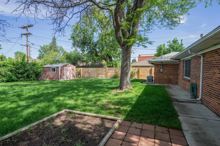 Exterior & Views, The Denver Den in Mayfair Park Enormous Backyard With Grill Sleeps 7, Denver