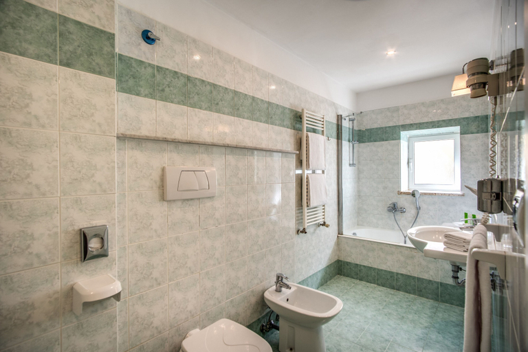 Bathroom 4, Napoleon Hotel, Roma