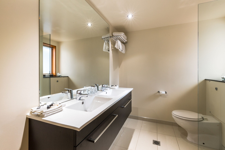 Bathroom 5, Distinction Te Anau Hotel And Villas, Southland
