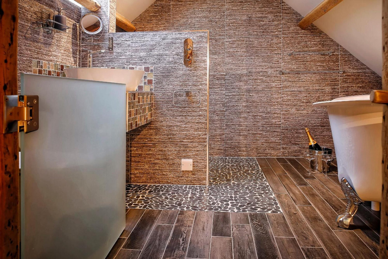 Bathroom 3, The Coach House at Gileston Manor, Vale of Glamorgan
