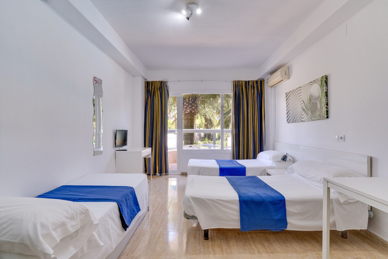 Bedroom 2, Las Palomas Apartments Econotels, Baleares
