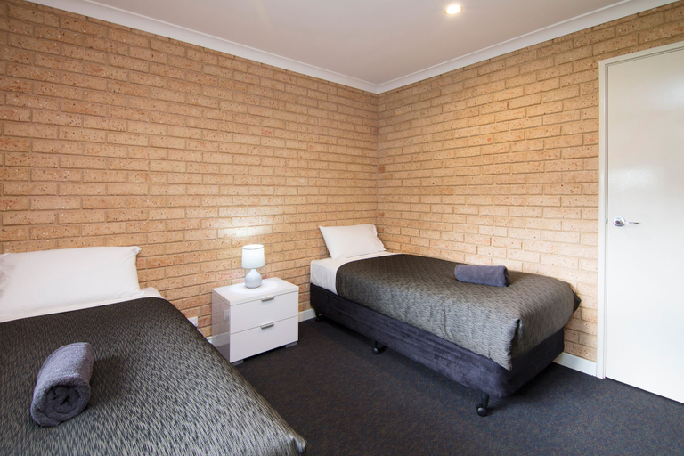 Bedroom 2, Cervantes Pinnacles Motel, Dandaragan
