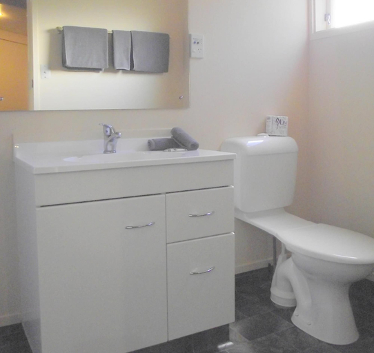 Bathroom, Caves Motor Inn, Waitomo