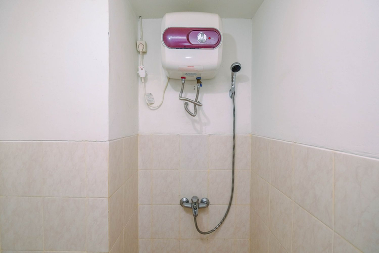 Bathroom 5, Best and Spacious Studio Apartment Park View Condominium By Travelio, Depok