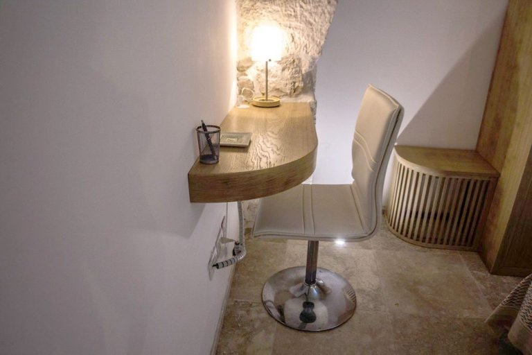 Others 5, Monolocale del Conte, Brindisi