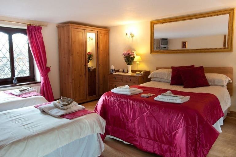Bedroom 2, Pentre Riding Stable and Accommodation, Powys