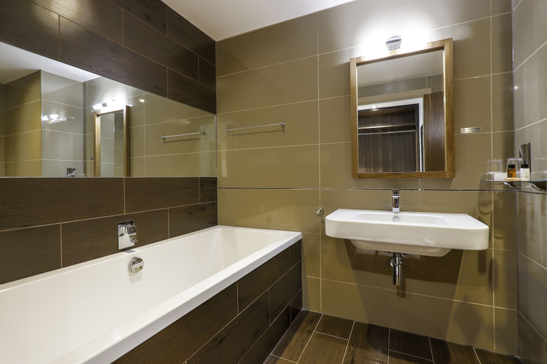 Bathroom 4, Peak Edge Hotel, Derbyshire