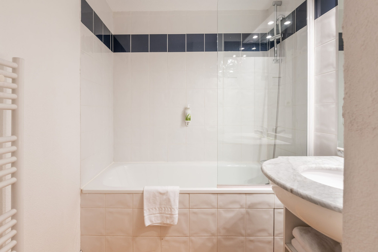 Bathroom 4, Residhotel Grenette, Isère