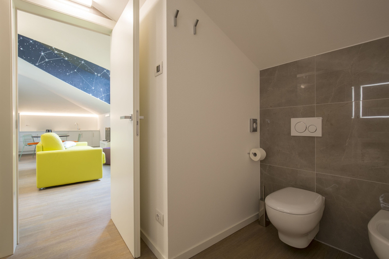 Bathroom 5, Holiday IV Gardan, Trento