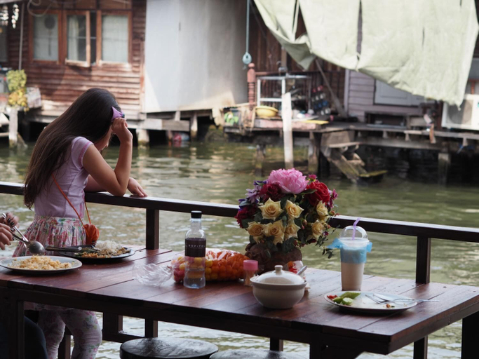 Food & Drinks 5, 28 Place, Phasi Charoen