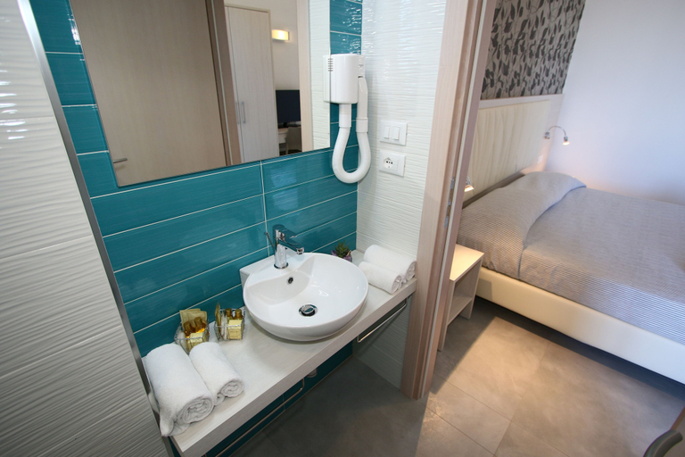 Bathroom 2, Residence Angeli Rimini, Rimini