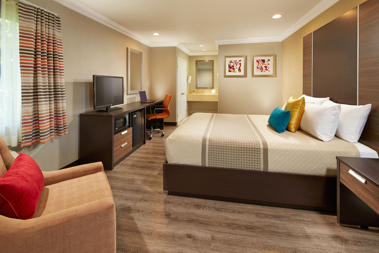 Bedroom 3, Eden Roc Inn & Suites, Orange