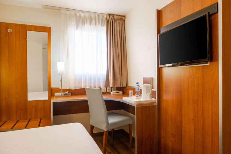 Bedroom 25