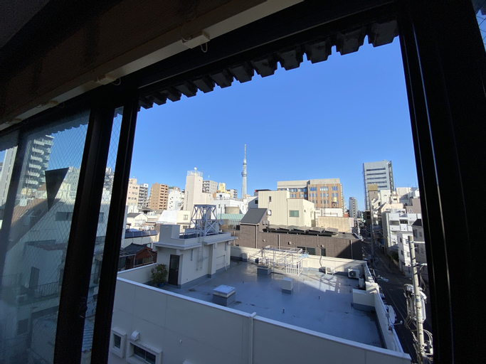 Exterior & Views 21