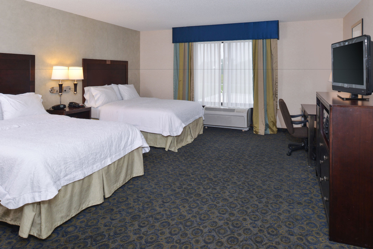 Bedroom 4, Hampton Inn Milford, Kent