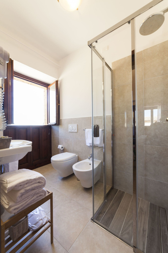 Bathroom 5, Hotel Villa Favorita, Syracuse