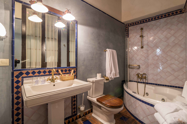 Bathroom 5, Palacio Mariana Pineda Hotel, Granada