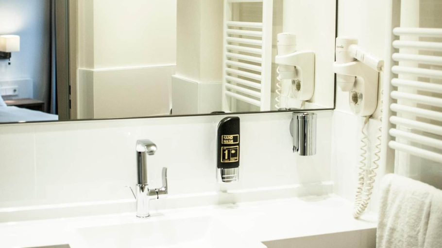 Bathroom 5, Bayerischer Hof, Kitzingen