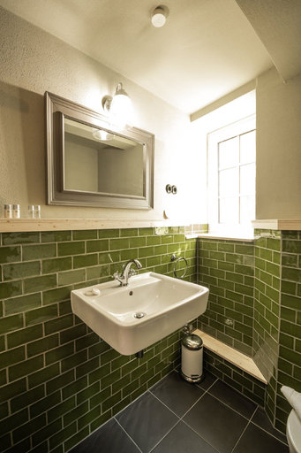 Bathroom 5, Restaurant & Hotel Frankenberger, Ilm-Kreis