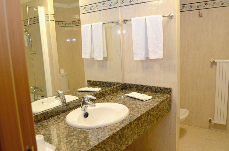 Bathroom 5, Hotel Lasa Sport, Valladolid