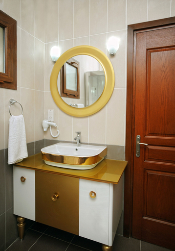Bathroom 4, Riverside Garden Resort