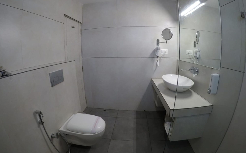 Bathroom 4, Pride By Samrat, Jabalpur