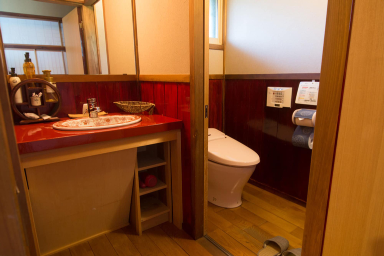 Bedroom 5, Yatsusankan, Hida