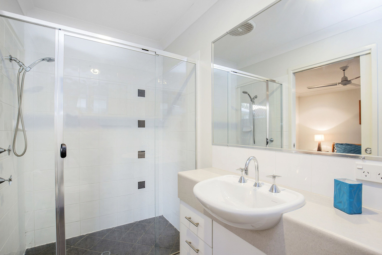 Bathroom 4, Anaheim Park Oasis, Gold Coast