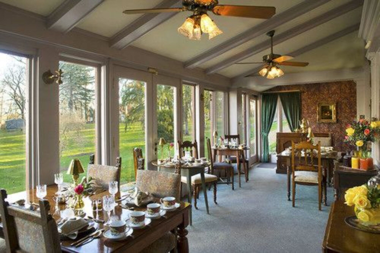 Food & Drinks 5, Hillbrook Inn, Jefferson