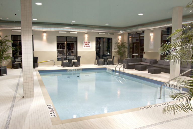 Sport & Beauty 5, Holiday Inn Express PEMBROKE by IHG, Renfrew