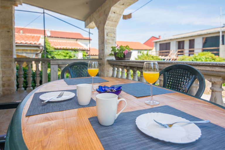 Food & Drinks, Apartments Bilic, Vir