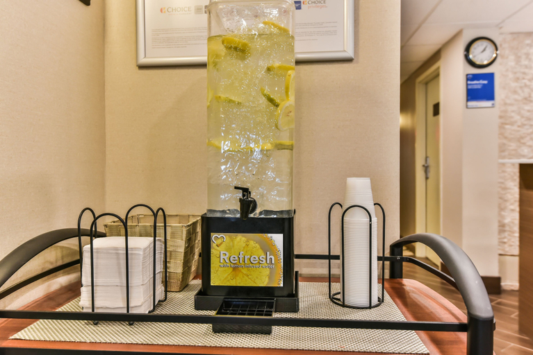 Food & Drinks 5, Comfort Inn Windsor, Essex