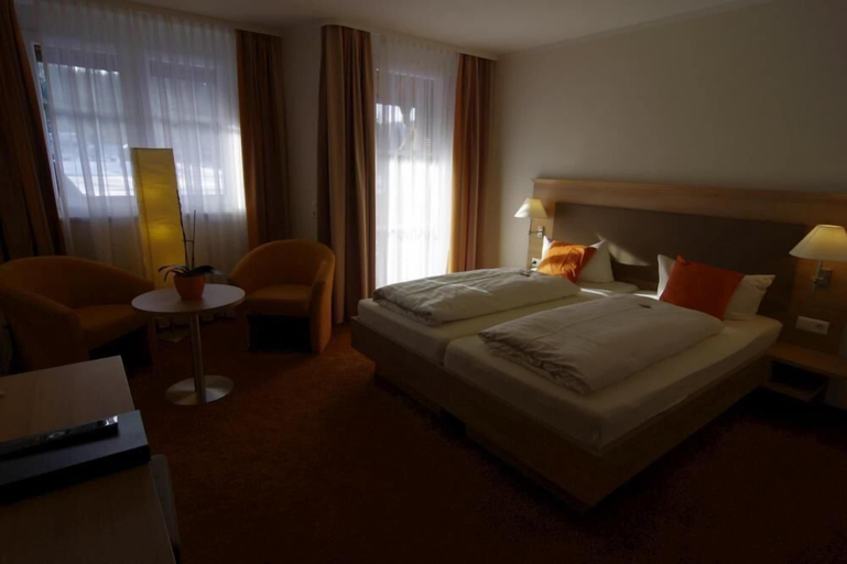 Bedroom 3, Hotel Schöneck Garni, Breisgau-Hochschwarzwald