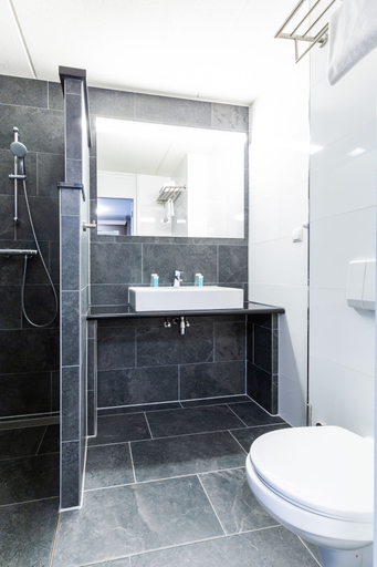 Bathroom 4, Bastion Hotel Haarlem Velsen, Velsen