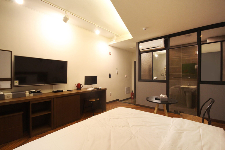 Bedroom 3, Iksan Fourseason Hotel, Iksan
